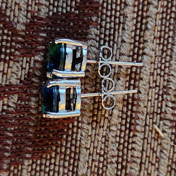 Elegant Teal Sapphire Studs 6mm Silver Earrings S925 - Picture 3 of 5